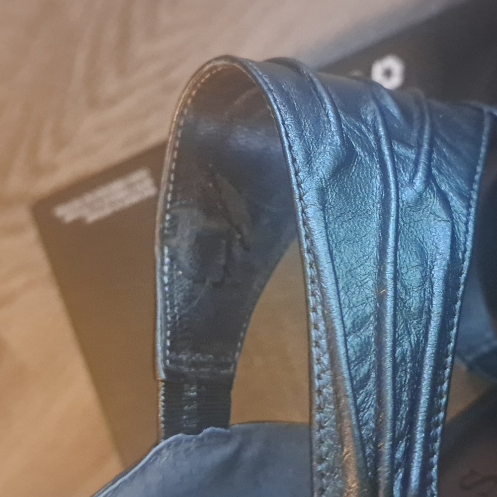 GUESS SANDALS - Picture 6 of 9